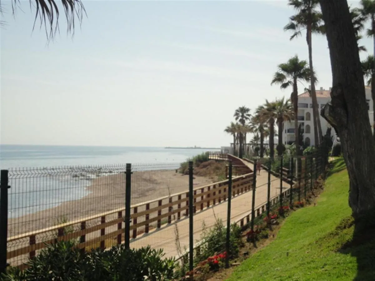 Seaview With Private Garden 5 Minutes Walk To The Beach And Amenities Sitio de Calahonda