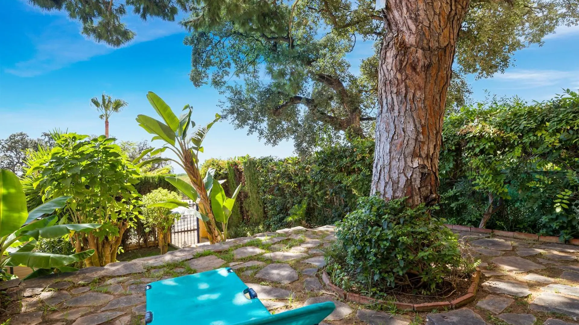 Seaview With Private Garden 5 Minutes Walk To The Beach And Amenities Sitio de Calahonda Apartment