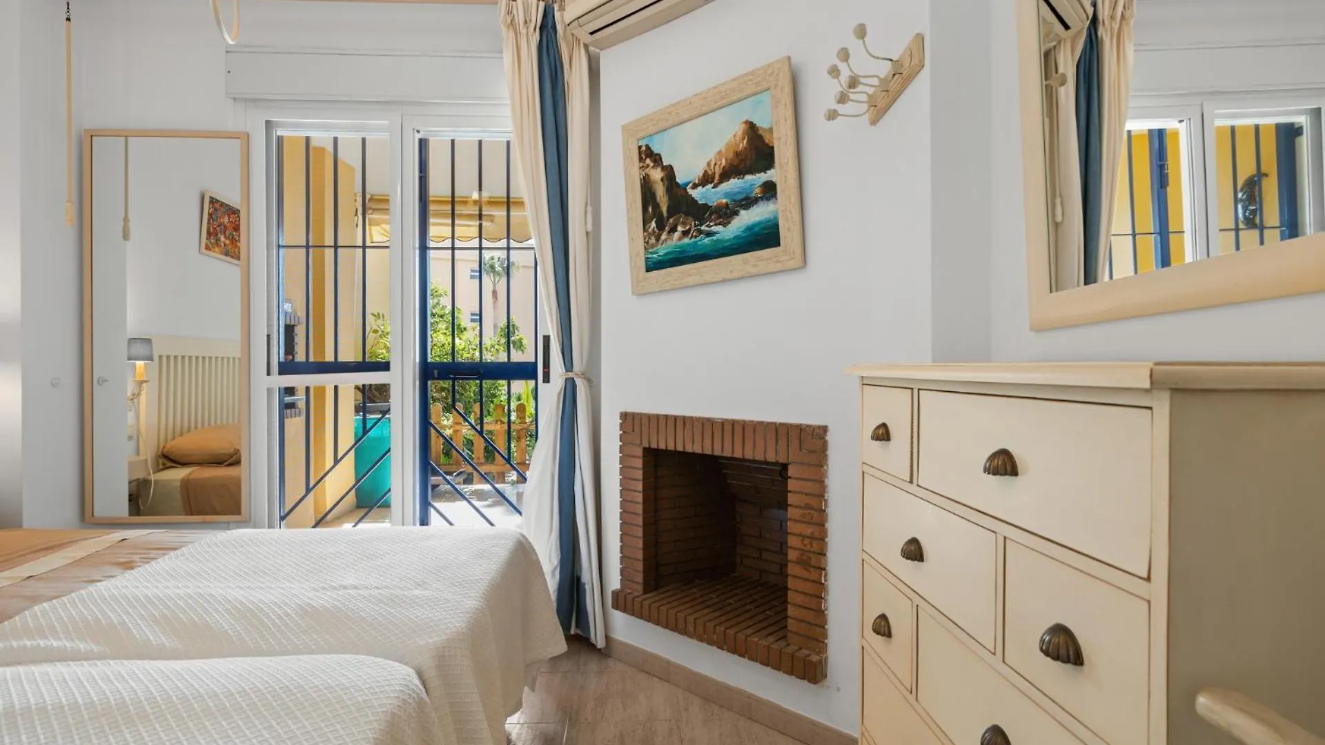 Seaview With Private Garden 5 Minutes Walk To The Beach And Amenities Sitio de Calahonda Spain