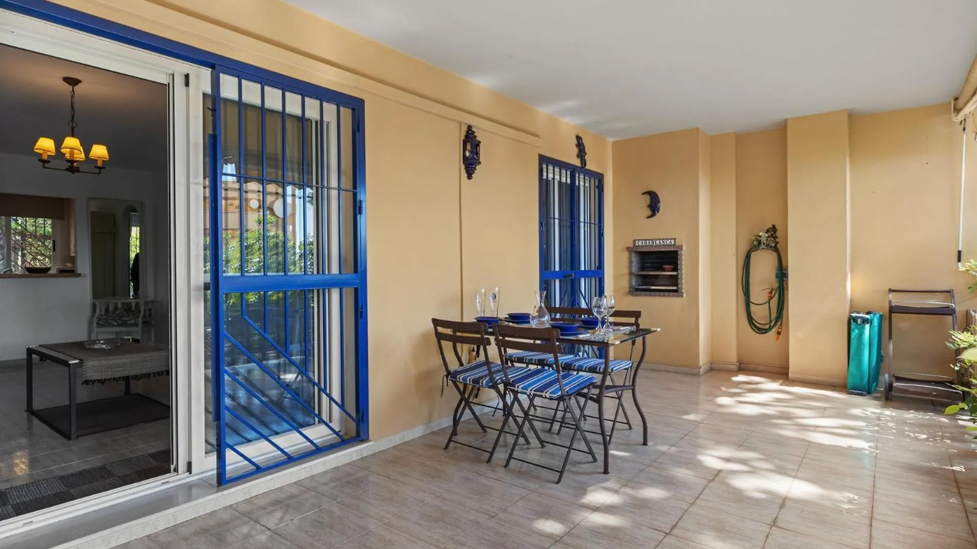 Seaview With Private Garden 5 Minutes Walk To The Beach And Amenities Sitio de Calahonda