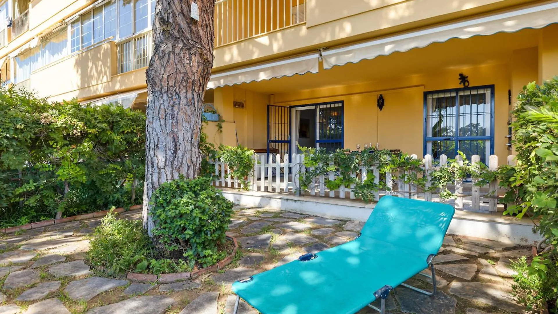 Apartment Seaview With Private Garden 5 Minutes Walk To The Beach And Amenities Sitio de Calahonda