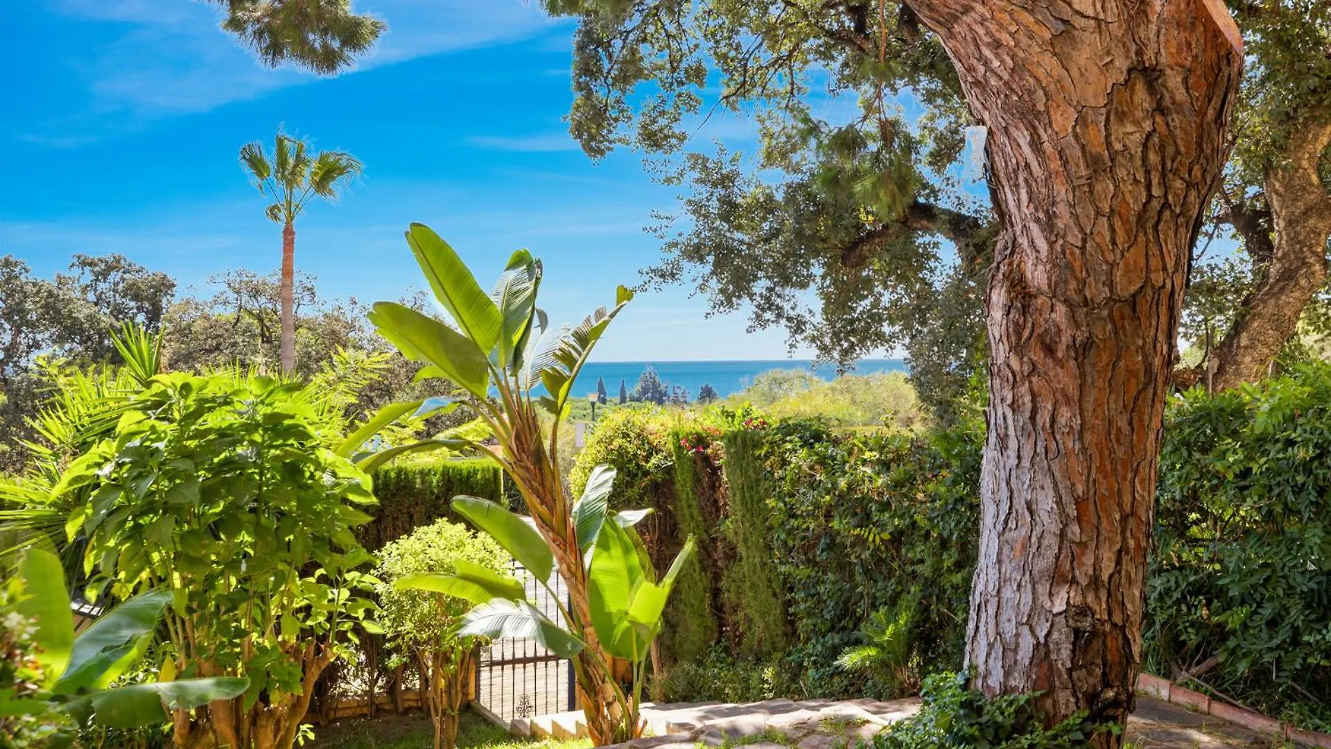 Seaview With Private Garden 5 Minutes Walk To The Beach And Amenities Sitio de Calahonda 0*,  Spain