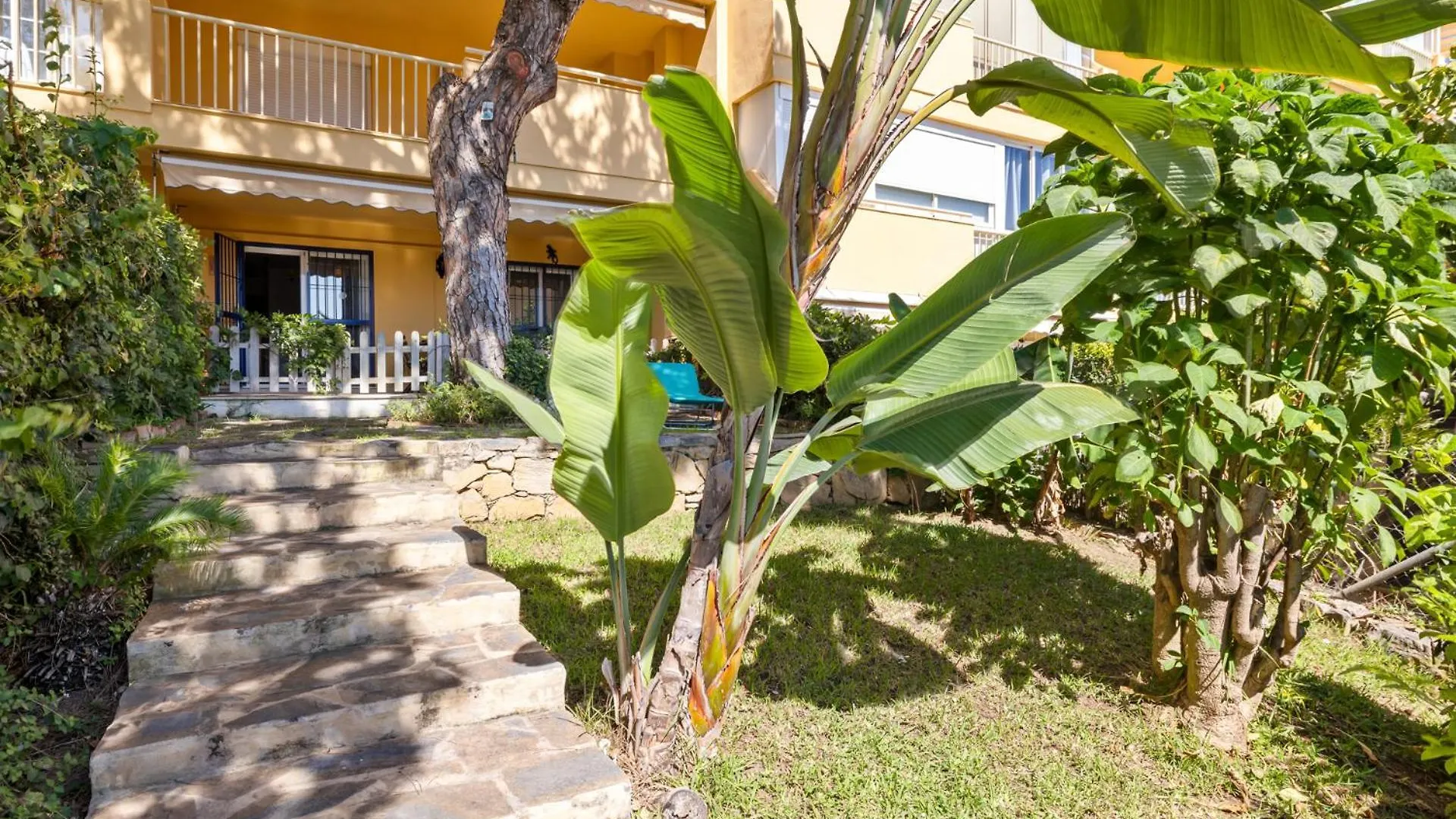 Apartment Seaview With Private Garden 5 Minutes Walk To The Beach And Amenities Sitio de Calahonda Spain