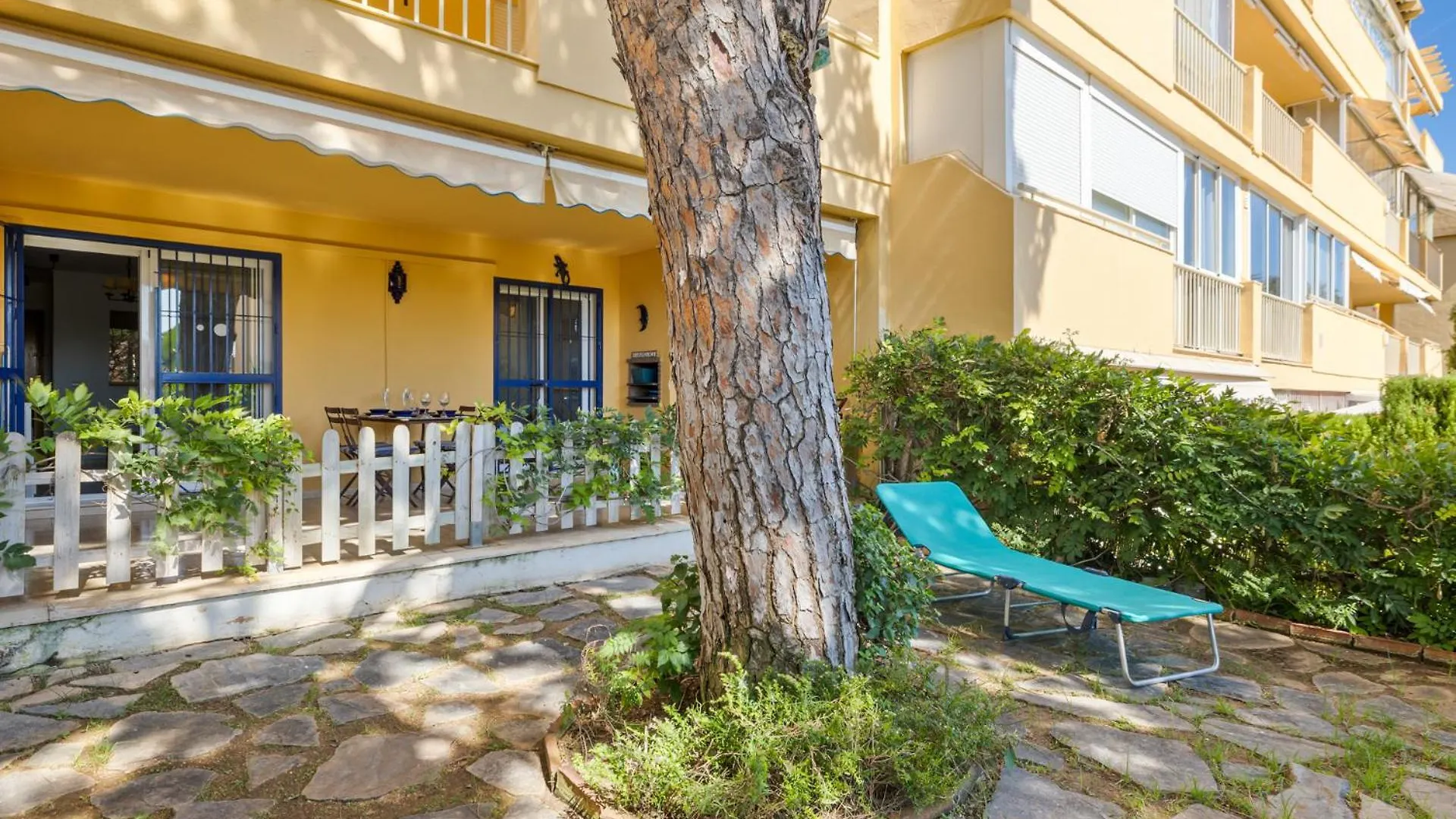 Seaview With Private Garden 5 Minutes Walk To The Beach And Amenities Sitio de Calahonda