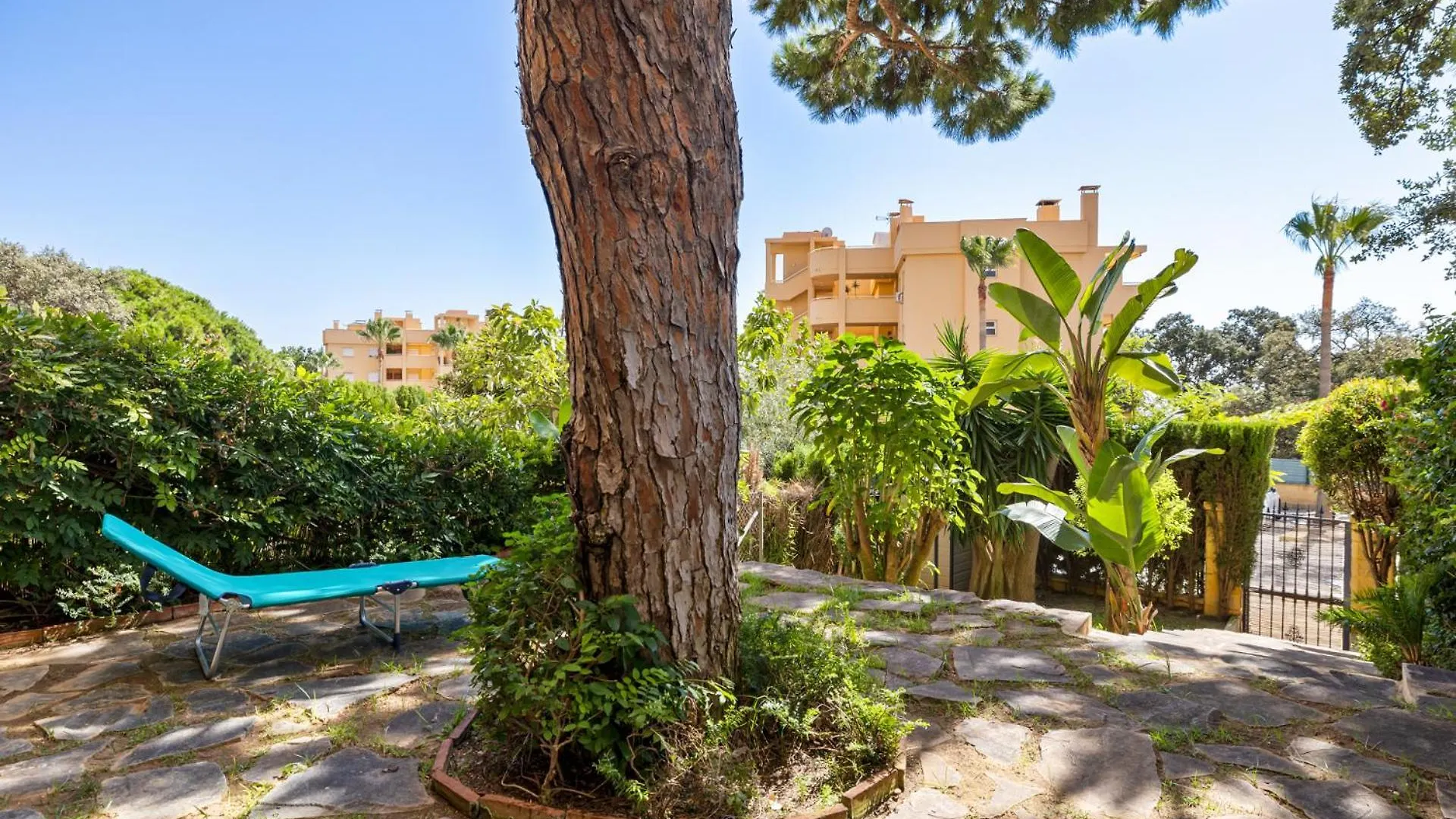 Apartment Seaview With Private Garden 5 Minutes Walk To The Beach And Amenities Sitio de Calahonda
