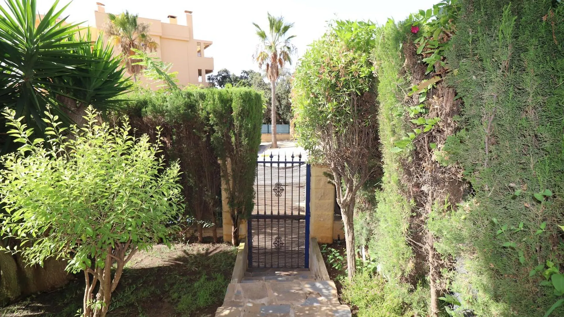 Apartment Seaview With Private Garden 5 Minutes Walk To The Beach And Amenities Sitio de Calahonda Spain