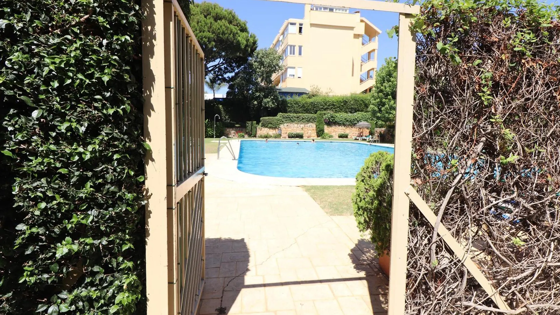 Seaview With Private Garden 5 Minutes Walk To The Beach And Amenities Sitio de Calahonda